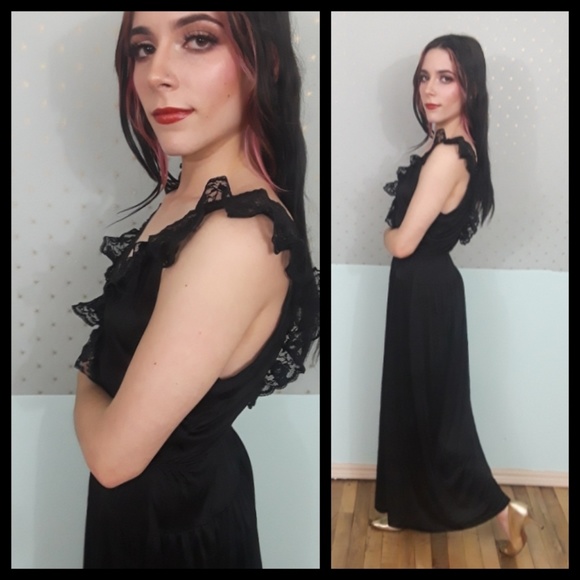 Stunning vtg 80s black lace nightgown Sexy! - Picture 2 of 5